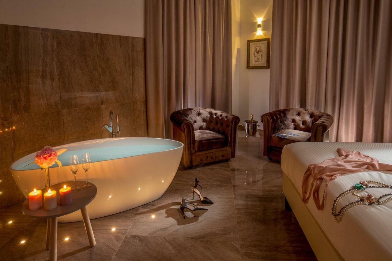 Gcf Luxury Suites, Guest House Rom Eksteriør billede